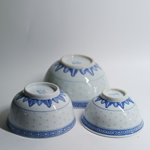 Bundle of 9 Rice Eyes Bowls Dragon & Flower Patterns Blue & White - Picture 3 of 7